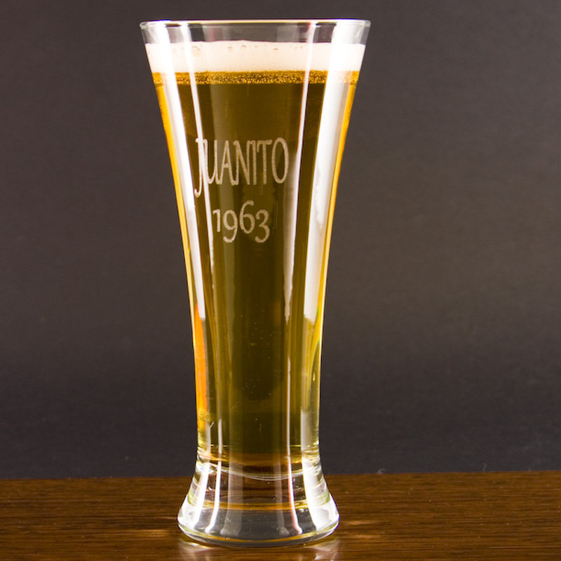 Regalos personalizados: Cristalería personalizada: Copa de cerveza alemana grabada