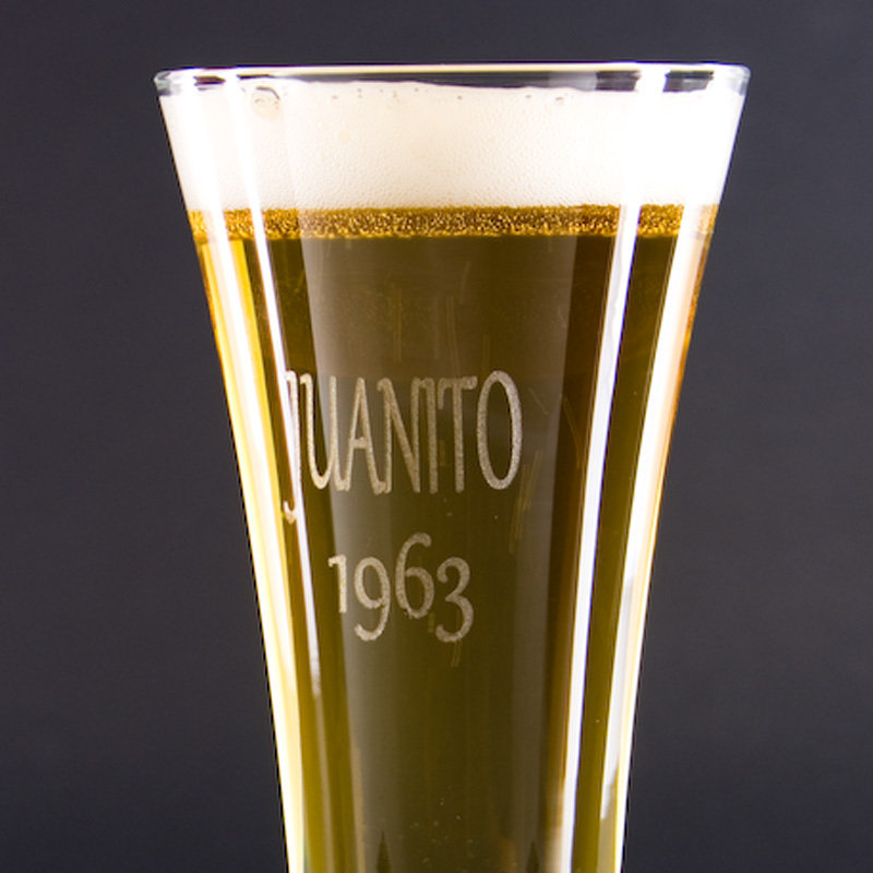 Regalos personalizados: Cristalería personalizada: Copa de cerveza alemana grabada