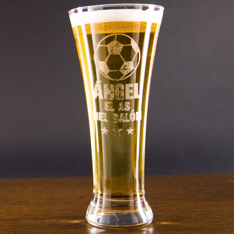 Regalos personalizados: Cristalería personalizada: Copa de cerveza "El as del balón"