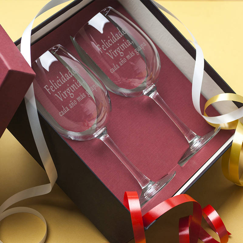 Regalos personalizados: Cristalería personalizada: Copas de vino 'cumpleaños mujer'
