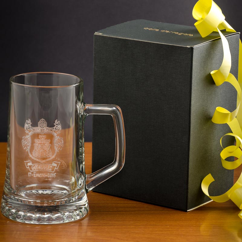 Regalos personalizados: Cristalería personalizada: Jarra de cerveza con logo grabado