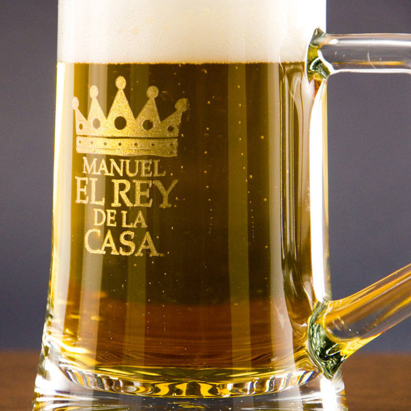Regalos personalizados: Cristalería personalizada: Jarra de cerveza 'El rey de la casa'