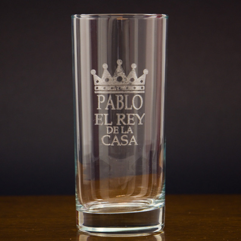 Regalos personalizados: Cristalería personalizada: Vaso de whisky alto grabado para el rey de la casa