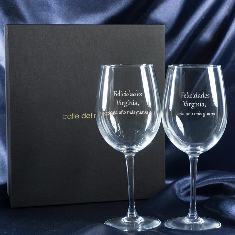 Regalos personalizados: Cristalería personalizada: Copas de vino 'cumpleaños mujer'