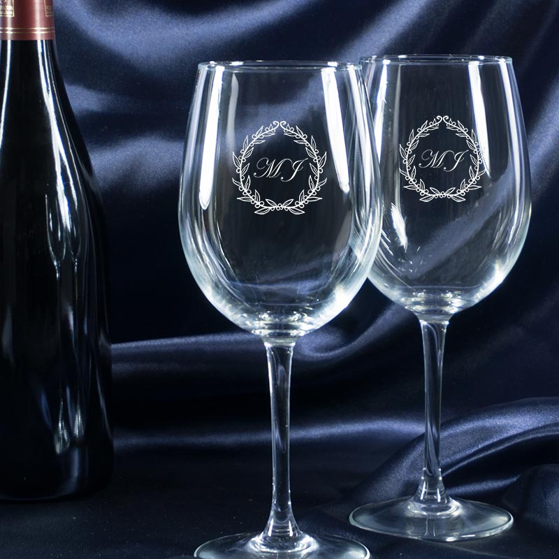 Regalos personalizados: Cristalería personalizada: Copas de vino grabadas con monograma