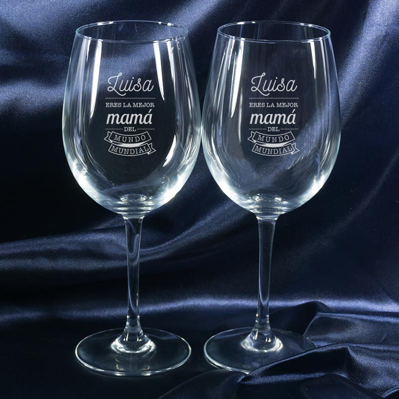 Regalos personalizados: Cristalería personalizada: Copas de vino grabadas para madre
