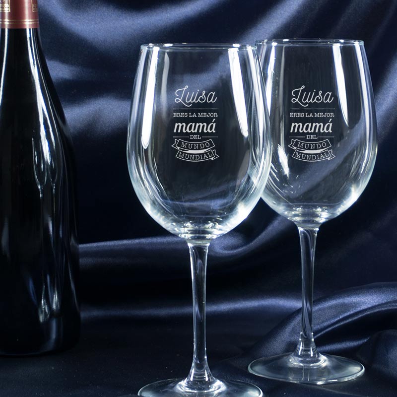 Regalos personalizados: Cristalería personalizada: Copas de vino grabadas para madre