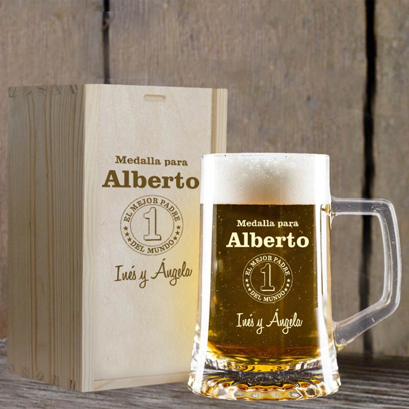 Regalos personalizados: Cristalería personalizada: Jarra de cerveza en caja de madera para padre