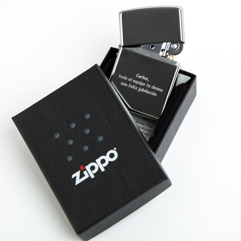 Regalos personalizados: Regalos con nombre: Mechero Zippo grabado con texto