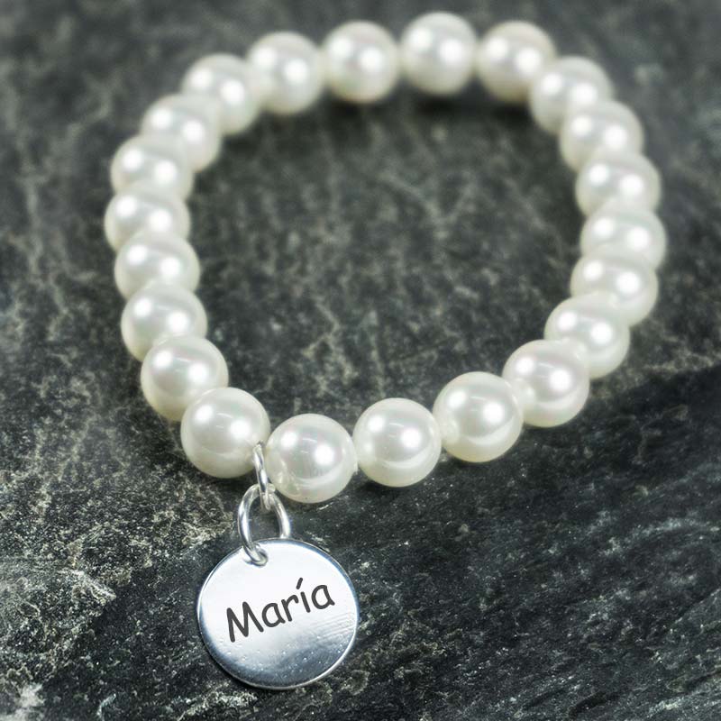 Regalos personalizados: Joyas personalizadas: Pulsera perlas con medalla de plata grabada