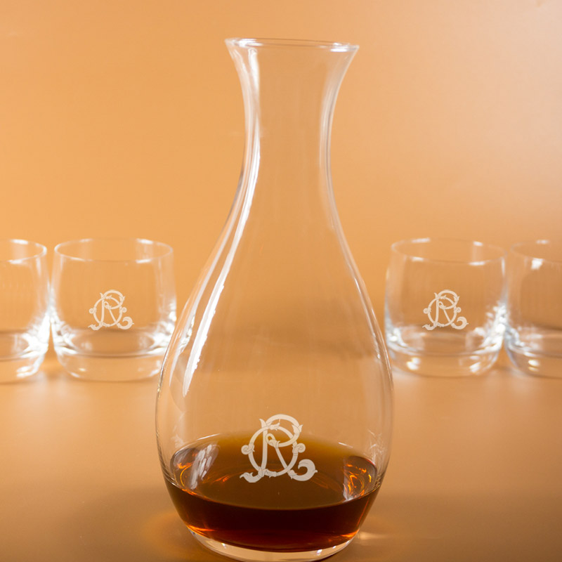 Regalos personalizados: Cristalería personalizada: Set decantador y vasos whisky con monograma