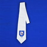 Corbata con escudo
