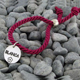 Regalos Cumplea�os para adolescentes: Pulsera de seda con medalla grabada