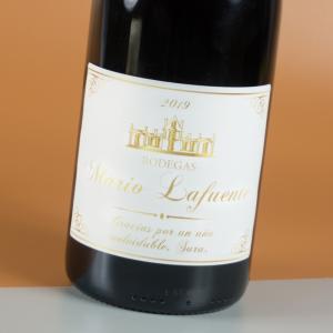 Botella de vino etiqueta tradicional