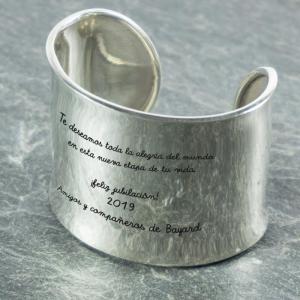 Brazalete de plata personalizado