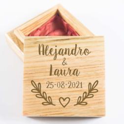 Caja grabada para regalar joya