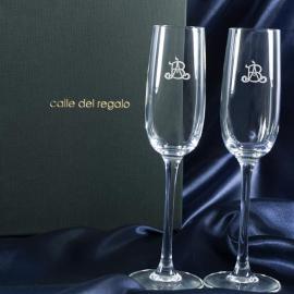 Copas de cava con monograma grabado Copas de cava con monograma grabado