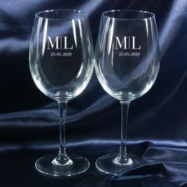 Copas de vino grabadas con monograma Copas de vino grabadas con monograma