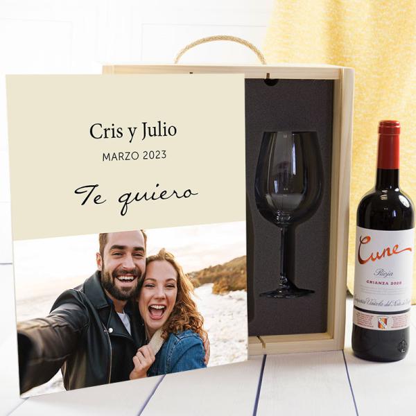 Kit con Vino Cune Crianza con caja impresa
