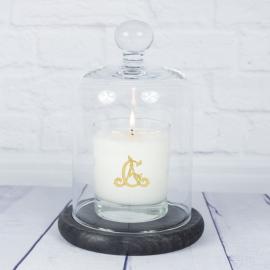 Vela blanca personalizada con monograma Vela blanca personalizada con monograma