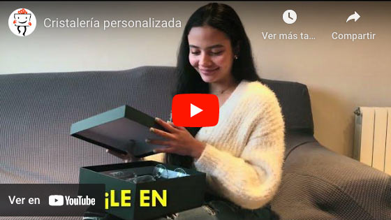 Vídeo Copas de vino grabadas cumpleaños