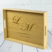 Bandeja de madera grabada con monograma