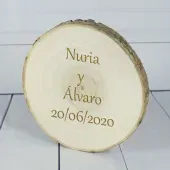 Base de madera natural grabada