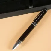 Bol&iacute;grafo con detalle grabado