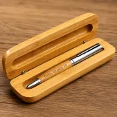 Bol&iacute;grafo de madera de bamb&uacute; grabado