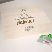 Caja de t&eacute; grabada para cumplea&ntilde;os