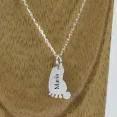 Colgante de plata pie de beb&eacute; personalizado