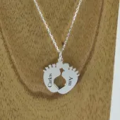 Colgante de plata pies de beb&eacute; personalizados