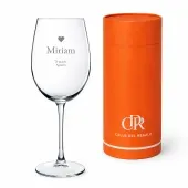 Copa de vino grabada con coraz&oacute;n