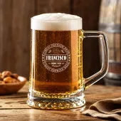 Jarra de cerveza con sello grabado