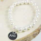 Pulsera perlas con medalla de plata grabada