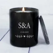 Vela personalizada con iniciales grabadas