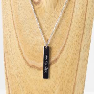 Colgante vertical personalizado con nombre