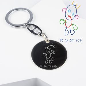 Llavero de plata con el dibujo de tu hijo grabado