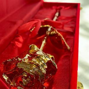 Rosa de oro grabada