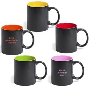 Taza de desayuno negra
