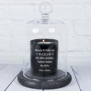 Vela grabada con dedicatoria con campana de cristal
