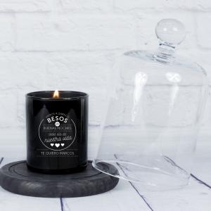 Vela grabada para enamorados en campana de cristal