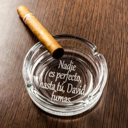 Cenicero personalizado (Detalle de presentación)