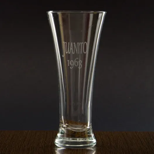 Copa de cerveza alemana grabada (Vista alternativa)