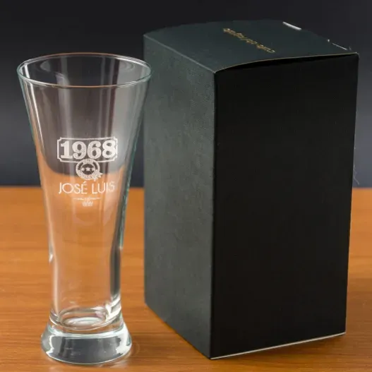 Copa de cerveza a&ntilde;o de nacimiento (Detalle de presentación)