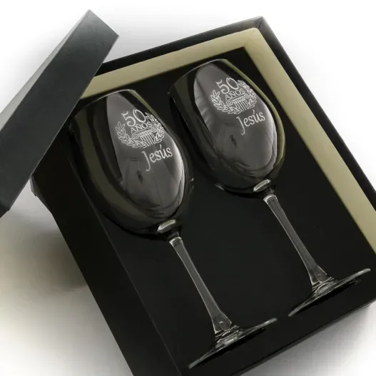 Copas de vino grabadas para cumplea&ntilde;os (Detalle de presentación)