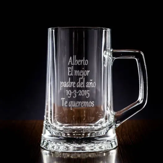Jarra de cerveza grabada
