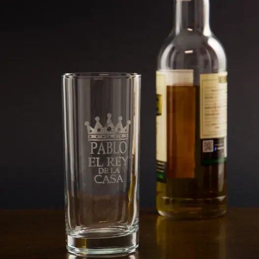 Vaso de whisky alto grabado para el rey de la casa (Detalle de presentación)