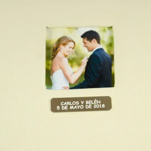 &Aacute;lbum de fotos boda grabado (Foto de catálogo)