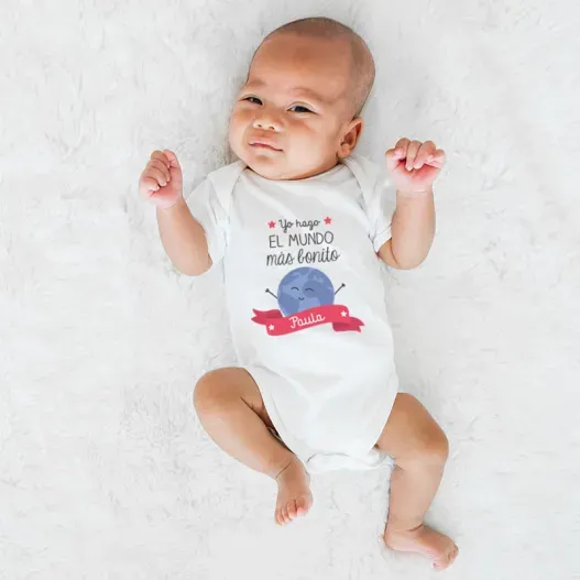 Body personalizado 'Yo hago el mundo m&aacute;s bonito' (Detalle de presentación)